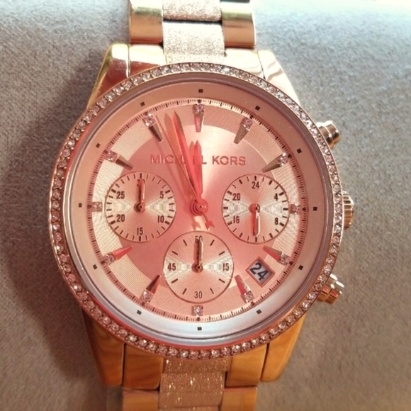 MICHAEL Kors Rose Gold Watch - Picture 1 of 5